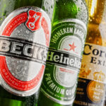 Les baby-boomers qui aiment le plus la bière en 2026 ne sont pas Heineken, Coors ou Budweiser