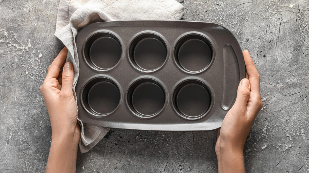 La préparation des sandwichs pour le petit-déjeuner est devenue beaucoup plus facile avec cette astuce de moule à muffins
