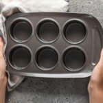 La préparation des sandwichs pour le petit-déjeuner est devenue beaucoup plus facile avec cette astuce de moule à muffins