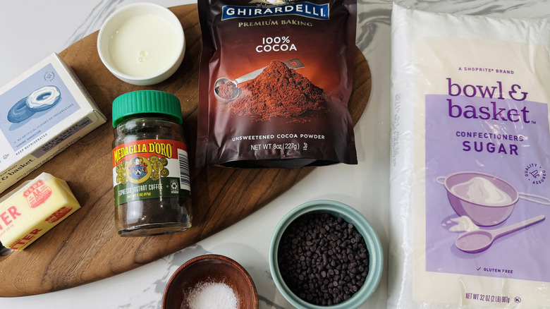 Ingrédients pour la trempette de pâte à brownie