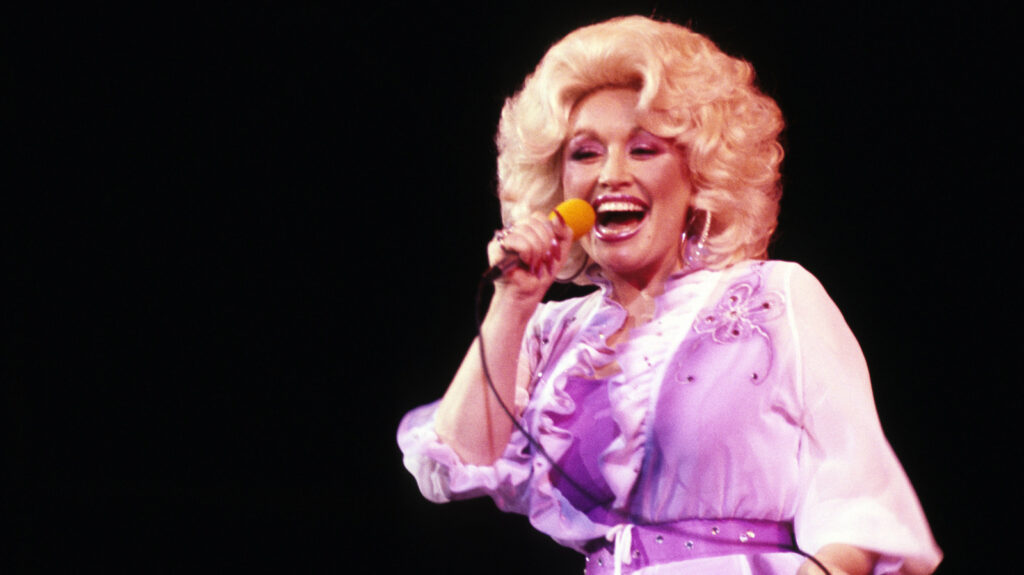 Dolly Parton était « célèbre » pour ce repas réconfortant qu'elle préparait sur le plateau pour ses co-stars