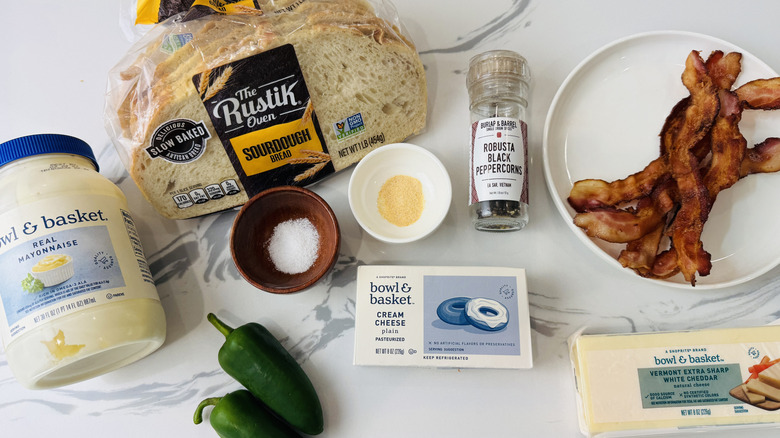 Ingrédients pour le fromage grillé au jalapeño popper