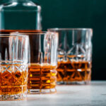 Ce petit outil de barman peut donner un goût de scotch bon marché vieilli en fût