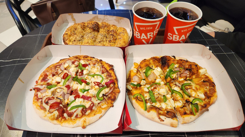 Pizzas et boissons Sbarro