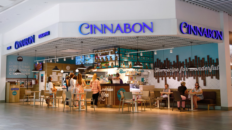 Cinnabon dans une aire de restauration