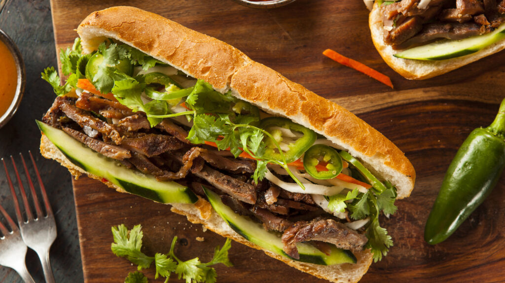 Donnez à votre prochain sandwich Bánh Mì une touche de style hawaïen avec cet ajout
