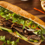 Donnez à votre prochain sandwich Bánh Mì une touche de style hawaïen avec cet ajout