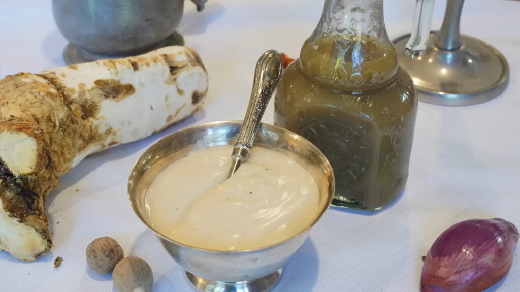 Découvrez le ketchup blanc – le condiment du 18e siècle sans une couche de tomate