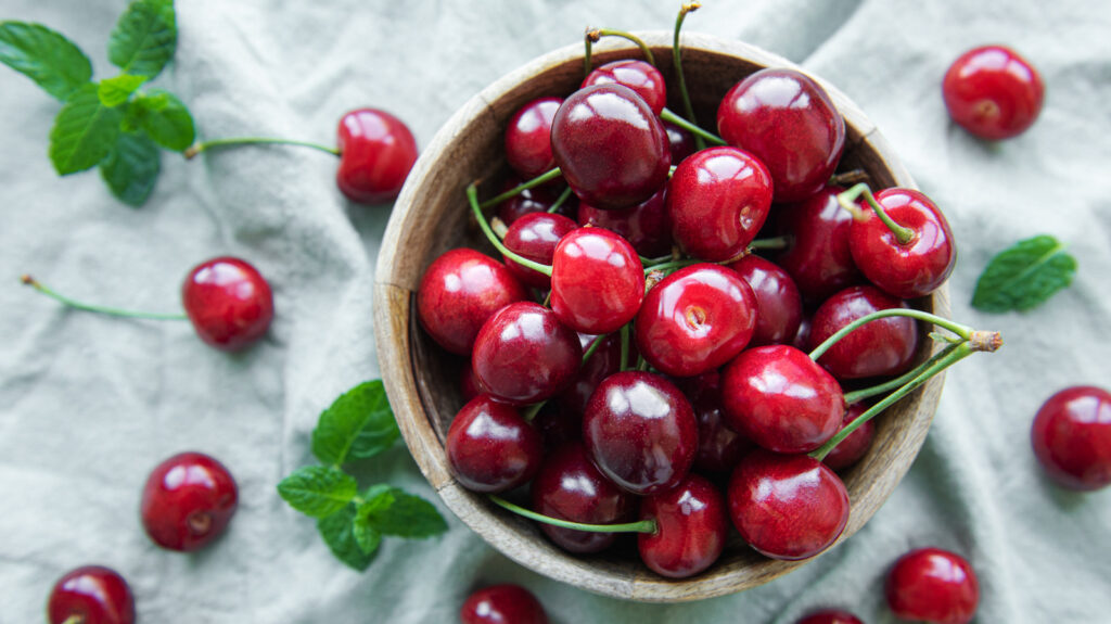 Les cerises ont un goût 10 fois plus sucré (et moins acidulé) saupoudrées de cet assaisonnement