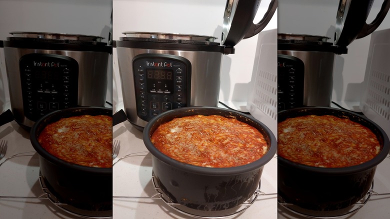 Lasagnes cuites dans le pot intérieur en acier d'un Instant Pot