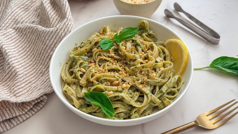bol de pâtes au pesto