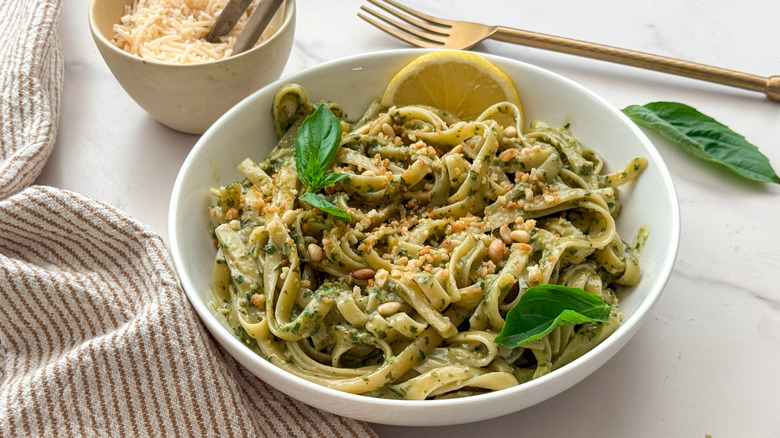 bol de pâtes au pesto