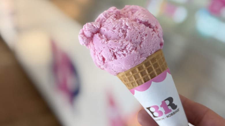 Crème glacée au bubblegum rose dans un Baskin-Robbins 2026