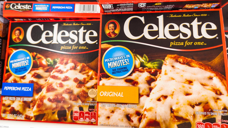 Deux cartons de pizza Céleste